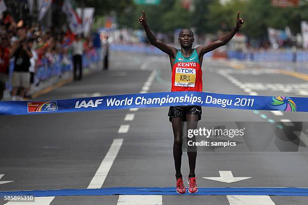 Weltmeister World champion Abel Kirui KEN im Ziel Marathon der Männer Marathon men IAAF Leichtathletik WM Weltmeisterschaft in Daegu Sudkores 2011...