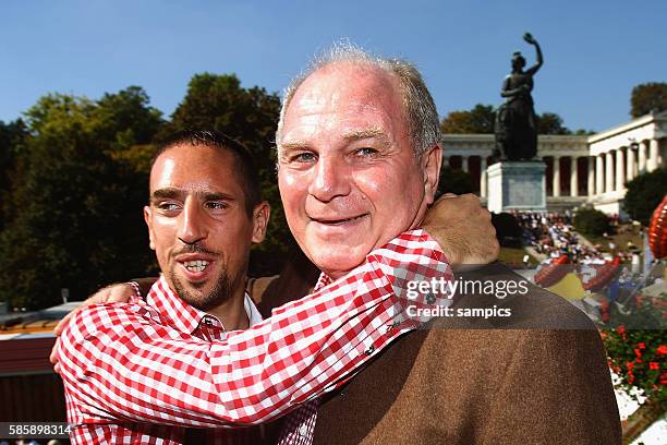 Frank RIBERY FC Bayern Munchen und Präsident FC Bayern Munchen Uli Hoeness Oktoberfestbesuch des FC Bayern Munchen