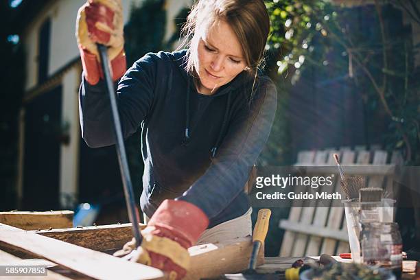 woman treating a europallet - freizeit stock-fotos und bilder