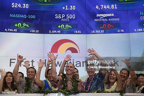 First Hawaiian Center Photos and Premium High Res Pictures Getty Images