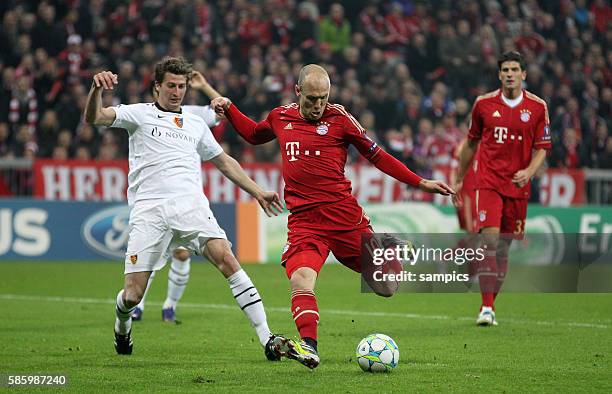 Arjen ROBBEN FC Bayern München erzielt das Tor zum 1:0 Fussball Championsleague FC Bayern München FC Basel 7:0 Saison 2011 / 2012