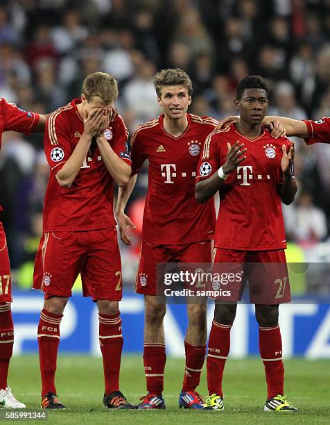 Müssen wegen einer Gelb Sperre beim Finale in München nur zusehen .. David ALABA FC Bayern München und Holger Badstuber FC Bayern München Fussball...