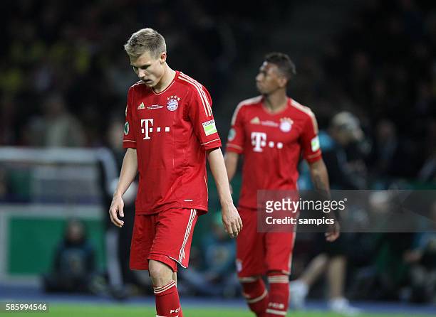Enttäuschung nach der Niederlage . Holger Badstuber , David Alaba DFB Pokal Finale : Borussia Dortmund - FC Bayern München 5:2 12.5.2012