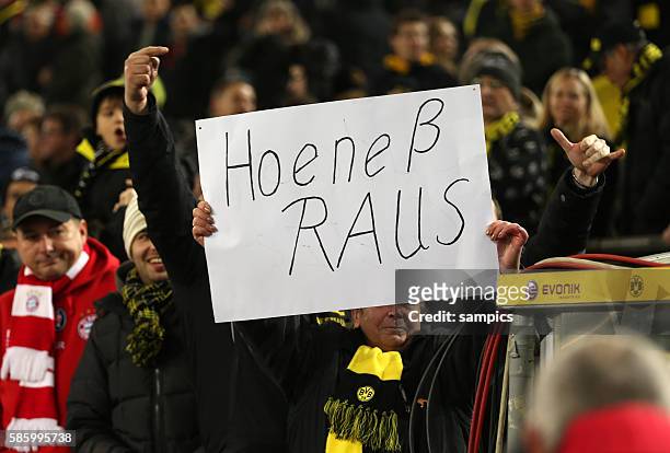 Drtmunder fan spruchband gegen Uli Hoeness Hoeneß , Präsident FC Bayern München Fußball 1. Bundesliga : Borussia Dortmund - FC Bayern München