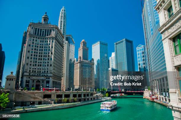 tour boat on the chicago river - chicago river stock pictures, royalty-free photos & images