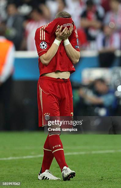 Bastian Schweinsteiger am Ende nach seinem verschossenen Elfmeter Uefa Championsleague Finale : FC Bayern München - FC Chelsea 4:5 n.E. 19.5.2012
