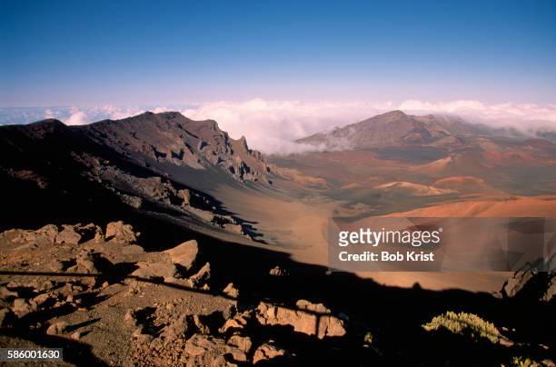 landscape of haleakala crater - shield volcano stock-fotos und bilder