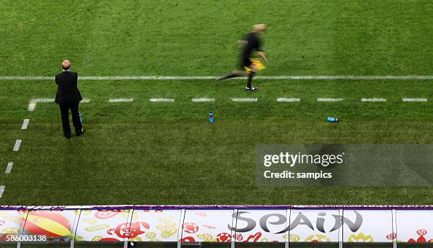 Vicente del Bosque , coach Trainer Spanien und Linienrichter Fussball EM 2012 Gruppe C : Kroatien 1 UEFA EURO 2012 group C : Croatia - Spain Arena...