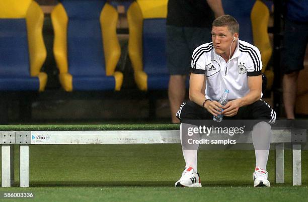 Bastian Schweinsteiger vor dem Spiel Fussball EM 2012 Gruppe B : Niederlande - Deutschland UEFA EURO 2012 group B : Netherlands 6.2012 Metalist...