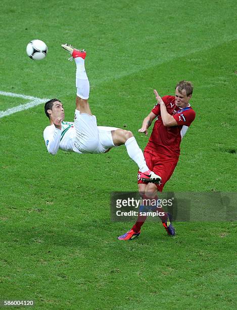 Cristiano Ronaldo Portugal , Fallrückzieher , David Limbersky Fussball EM 2012 Viertelfinale : Tschechien - Portugal UEFA EURO 2012 Quarterfinal :...