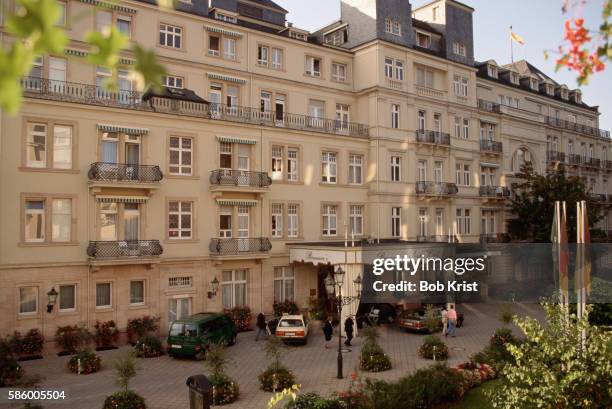 facade of brenners park hotel and spa - baden baden - fotografias e filmes do acervo