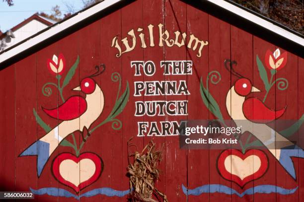 barn at the pennsylvania dutch farm - poconos pennsylvania stock pictures, royalty-free photos & images