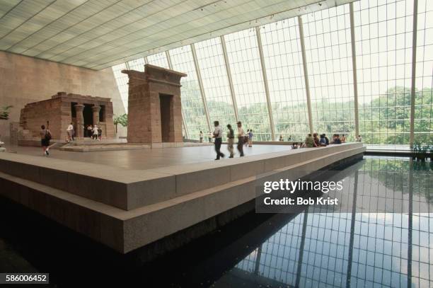temple of dendur in the metropolitan museum - met art gallery 個照片及圖片檔