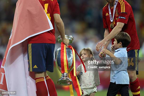 Spanien Europameister Kinder mit EM Pokal Finale Finale Spanien - Italien Spain Italy 4:0 Fussball EM UEFA Euro Europameisterschaft 2012 Polen...