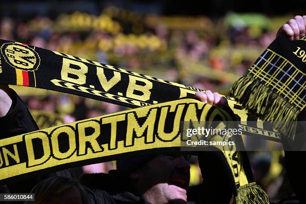 Schals Stimmung Borussia dortmund Fans Fußball 1. Bundesliga : Borussia Dortmund - FC Schalke 04 3:0 Revierderby 28.2.2015 Dortmund