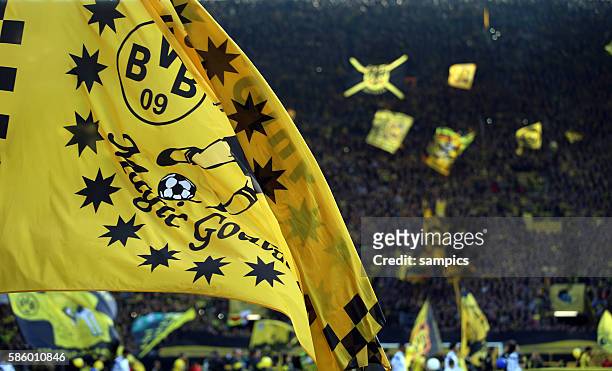 Borussia Dortmund Fahnen Stimmung, Fans , Fankurve Fußball 1. Bundesliga : Borussia Dortmund - FC Schalke 04 3:0 Revierderby 28.2.2015 Dortmund