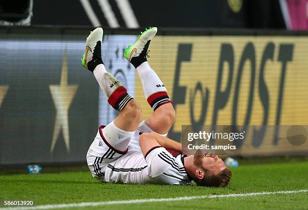 An der Schulter verletzt Shkodran Mustafi Deutschland Germany Fussball Länderspiel Deutschland 2 football international game Germany Australia