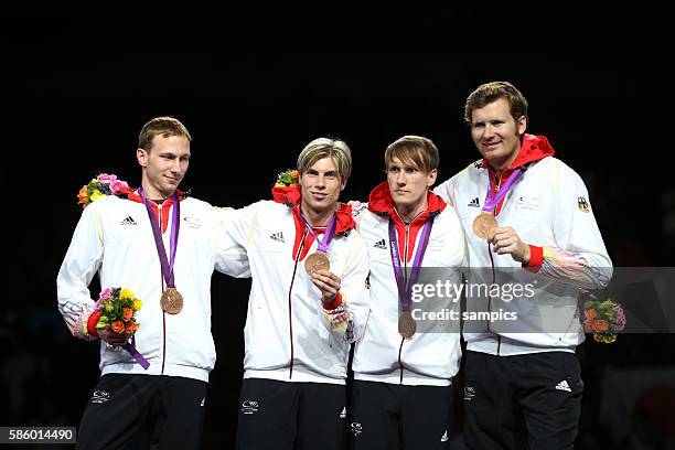 Team Deutschland mit Bronzemedaille , Sebastian Bachmann , Peter Joppich , Benjamin Kleibrink , Andre Wessels Olympische Sommerspiele 2012 London :...
