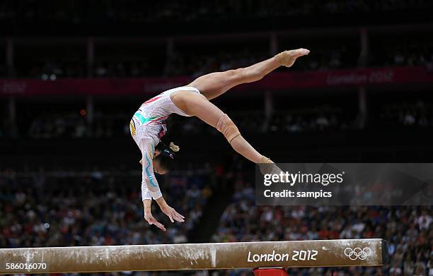 Olympiasiegerin Linlin DENG Olympische Sommerspiele 2012 London : Turnen Frauen Schwebebalken Finale North Greenwich Arena Olympic Summer Games 2012...