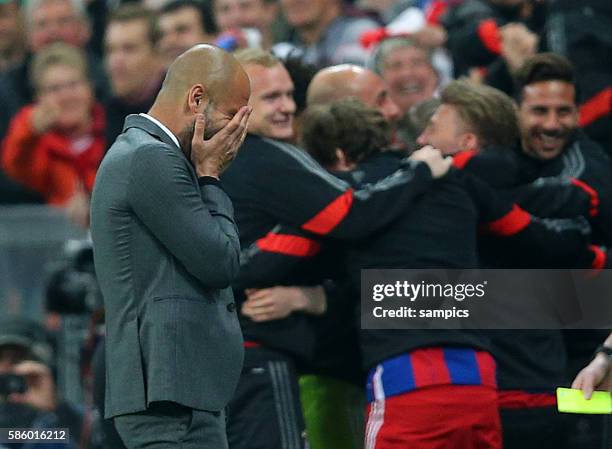 KOnnte es nicht fassen Trainer Coach Pep Josep Guardiola FC Bayern München Munich nach dem 5:0 Fussball Championsleague FC Bayern München - FC Porto...