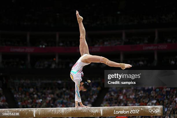 Olympiasiegerin Linlin DENG Olympische Sommerspiele 2012 London : Turnen Frauen Schwebebalken Finale North Greenwich Arena Olympic Summer Games 2012...