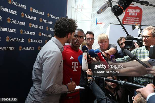Douglas Costa FC Bayern München beim Interview Alljährliches Paulaner Lederhosen Werbeshooting des FC Bayern München . Auch diese Jahr präsentieren...