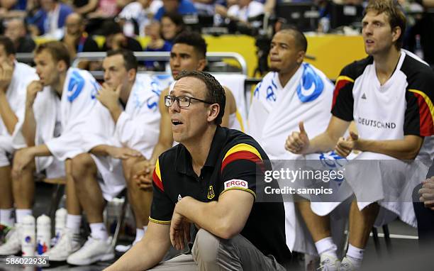 Chris Fleming , Head Coach Germany enttäuscht im Hintergrund die Mannschaft mit Dirk Nowitzki Euro Basket 2015 : Germany - Turkey