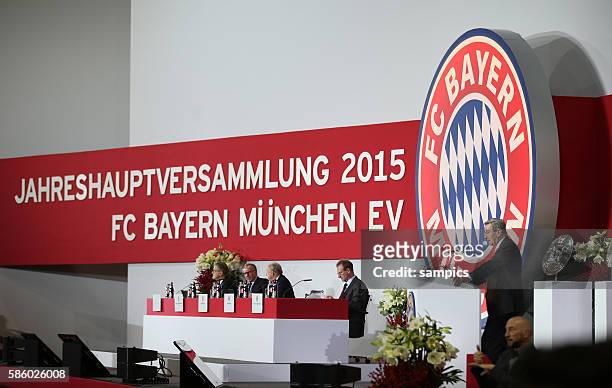 Karl - Heinz Hopfner , Präsident FC Bayern München bei seinem Vortrag FC Bayern München eV Jahreshauptversammlung 2015