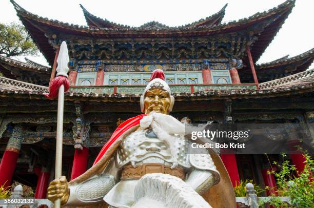 statue at black dragon pool park in lijiang - black dragon pool park stockfoto's en -beelden