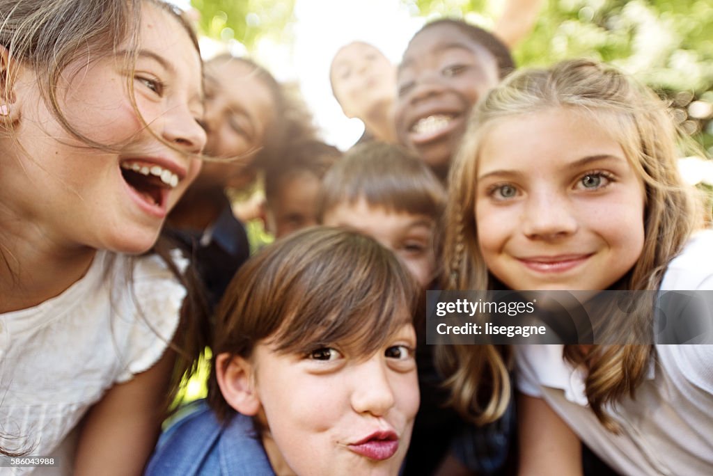 Selfie von Schulkindern