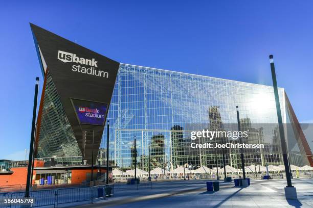 us bank stadium home to minnesota vikings football - minneapolis stadium stock pictures, royalty-free photos & images