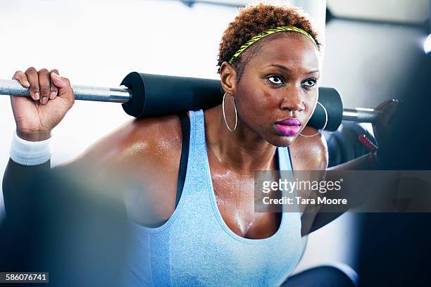 sports woman lifting weights at the gym - weight lifting stockfoto's en -beelden