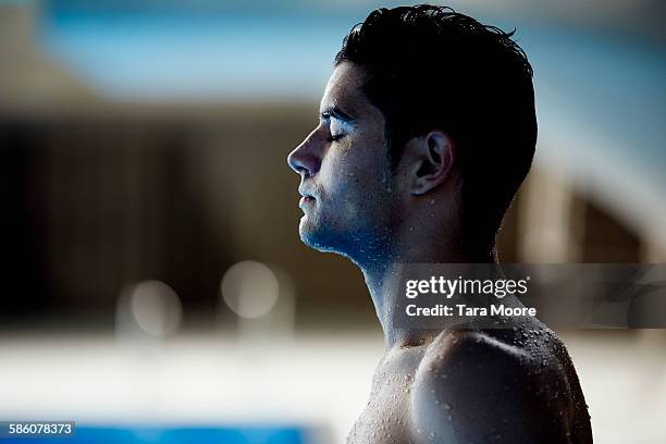Male Swimmer With Eyes Closed, 照片檔