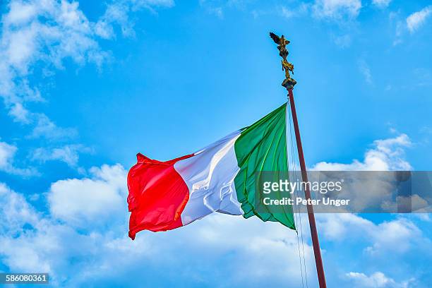 flag of italy - italian flag stockfoto's en -beelden