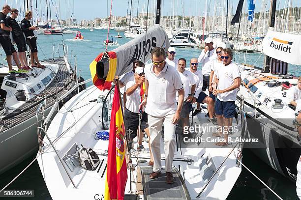 King Felipe VI of Spain poses with Aifos Team omboard Aifos during 35th Copa Del Rey Mafre Sailing Cup on August 5, 2016 in Palma de Mallorca, Spain.