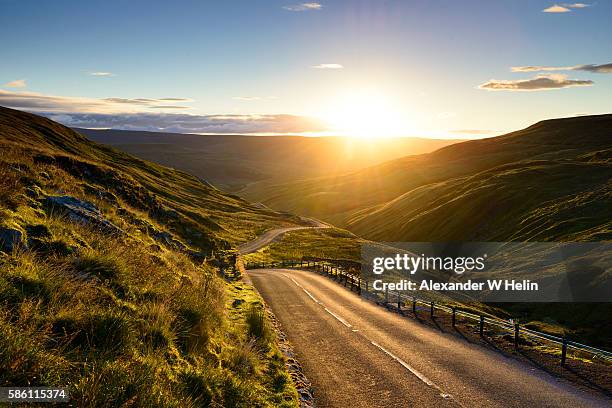 into the new day - yorkshire dales nationalpark stock-fotos und bilder