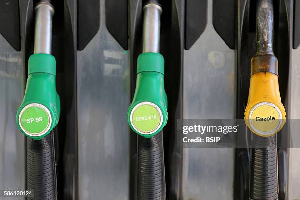 Codamon Gasoline 762 Gasoline Vendor Stock Photos, High-Res Pictures, and Images - Getty ...