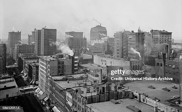Cityscape, Chicago, Illinois, USA, circa 1900.