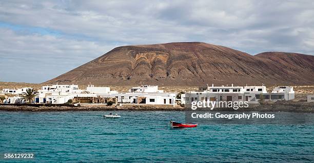 Caleta de Sebo village and Agujas Grandes volcano, La Isla Graciosa, Lanzarote, Canary Islands, Spain.