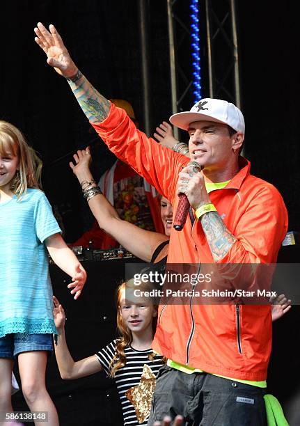 Vanilla Ice Rapper Photos and Premium High Res Pictures - Getty Images