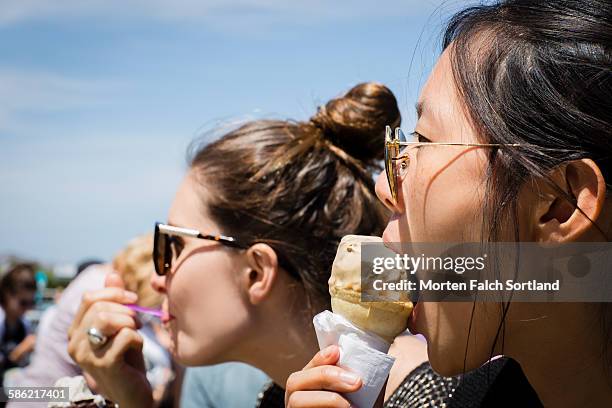 eating ice cream - sausalito stockfoto's en -beelden