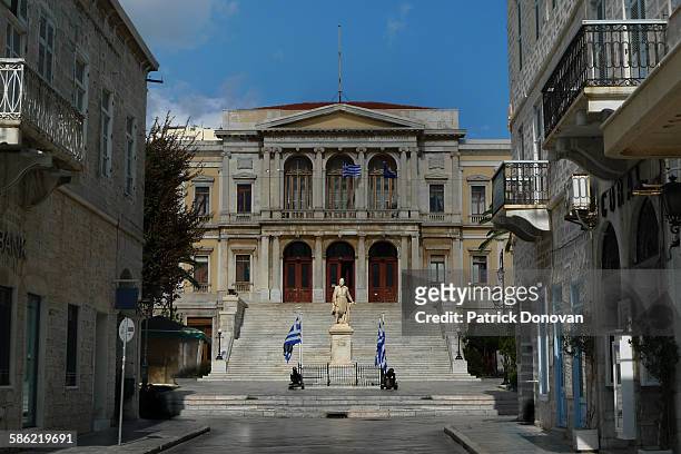 city hall, ermoupolis, greece - syros photos et images de collection