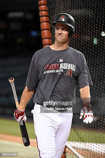 Zack Greinke of the Arizona Diamondbacks takes batting practice prior to a game against the Milwaukee Brewers at Chase Field on August 5, 2016 in...