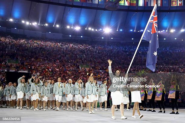 Anna Meares of Australia carries the flag during the Opening Ceremony of the Rio 2016 Olympic Games at Maracana Stadium on August 5, 2016 in Rio de...