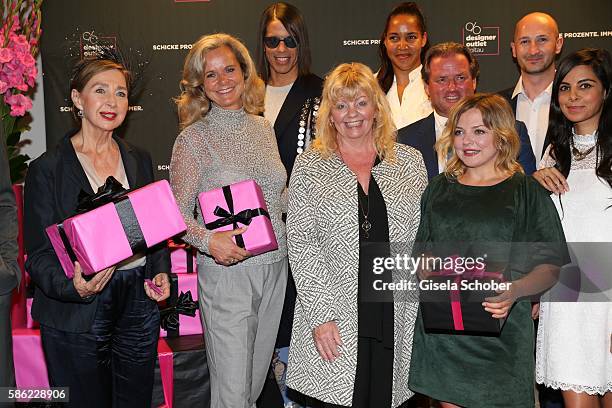 Jahn Hahn, Christine Kaufmann, Sylvie Mutschler, Jorge Gonzalez, Inger Nilsson, Cassandra Steen, Annett Louisan, Thomas Reichenauer, Managing...