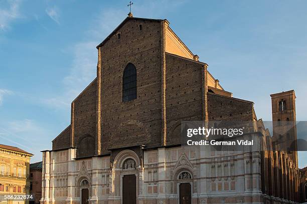 san petronio basilica, facade. bologna, italy. - basilica di san petronio fotografías e imágenes de stock