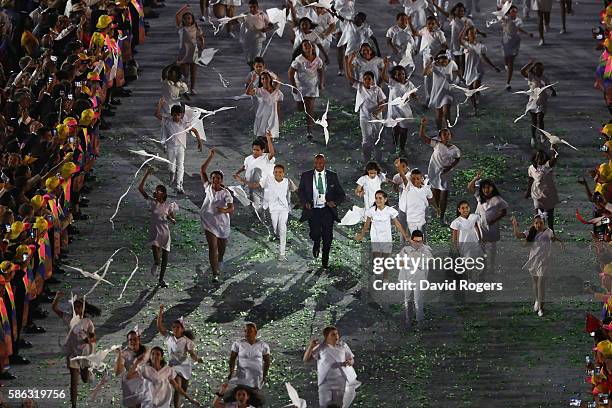 Kipchoge Keino takes part during the Opening Ceremony of the Rio 2016 Olympic Games at Maracana Stadium on August 5, 2016 in Rio de Janeiro, Brazil.