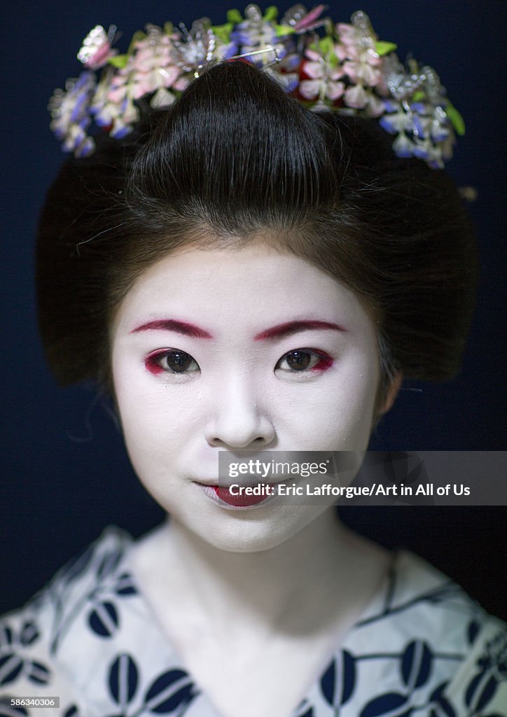 Portrait of a 16 years old maiko called chikasaya, Kansai region, Kyoto, Japan