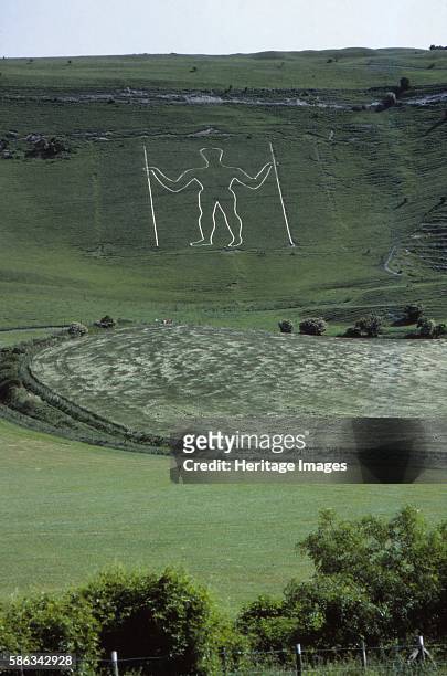 Long Man of Wilmington on South Downs, Sussex, 20th century. A prehistoric hill figure located in, East Sussex, England, on the steep slopes of...
