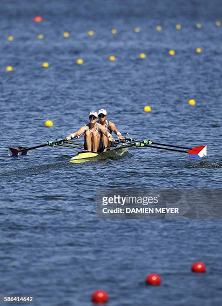 Meghan O'leary and US Ellen Tomek row during the Women's Double Sculls rowing competition at the Lagoa stadium during the Rio 2016 Olympic Games in...